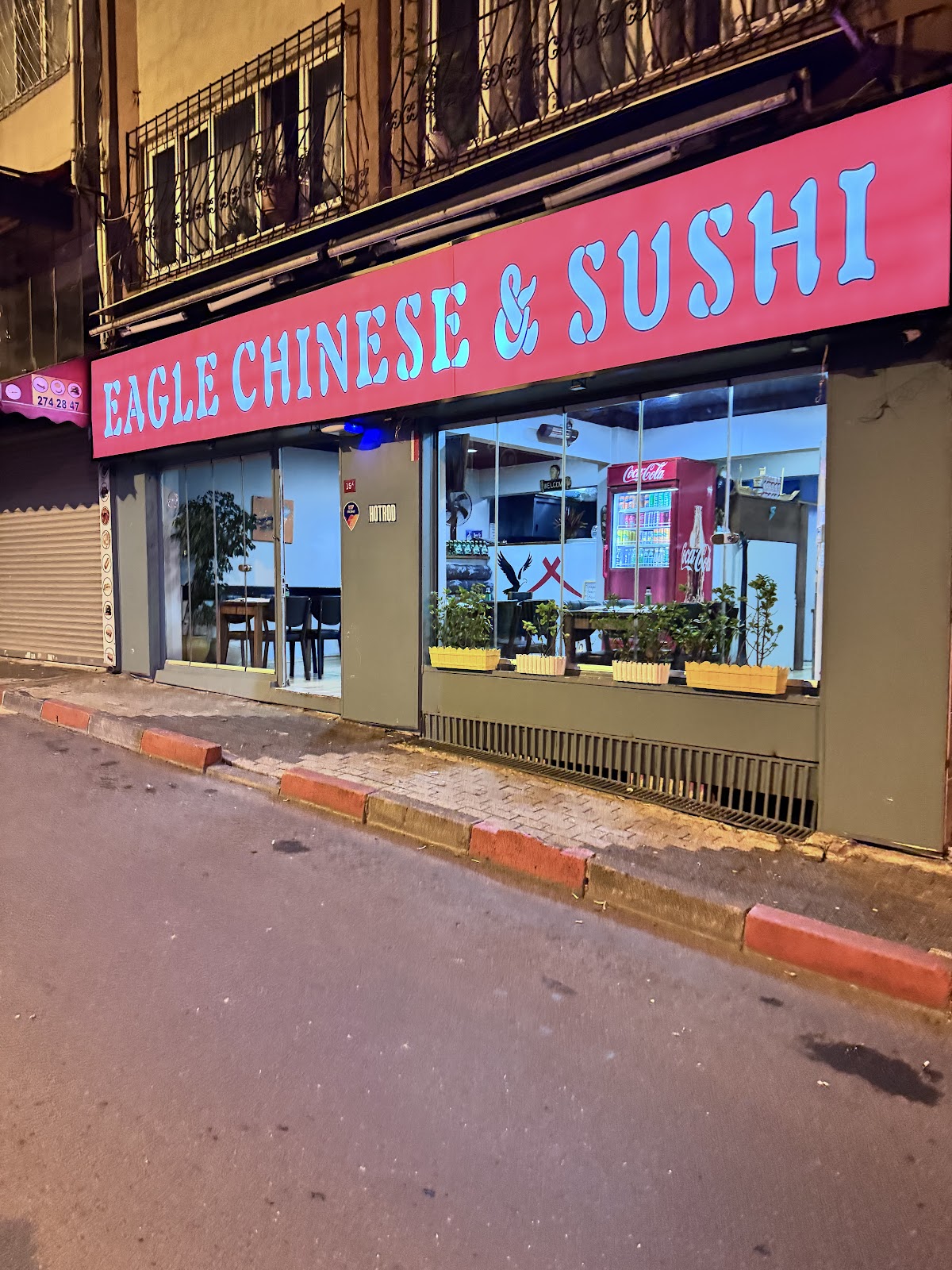 EAGLE Chinese Gastro & Sushi dış cephe — akşam